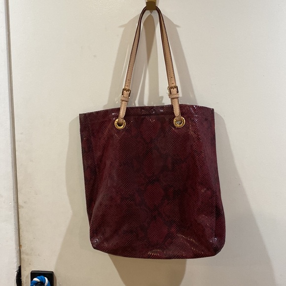 Micheal Kors Tote - Picture 5 of 6